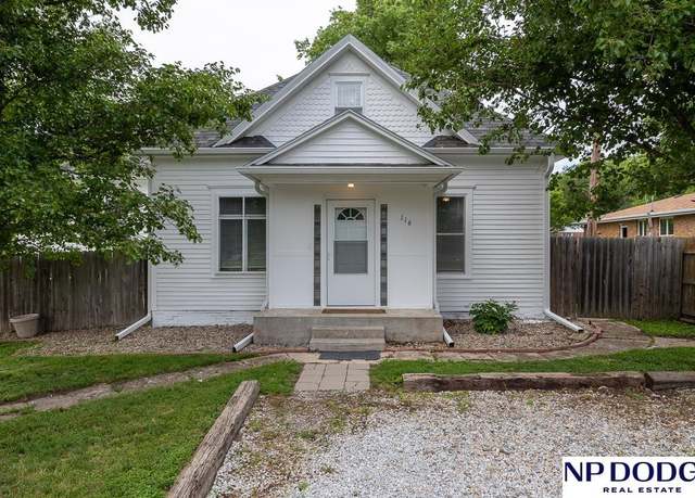 Property at 116 E Hillcrest Dr, Seward, NE 68434, 4 beds, 2.5 baths