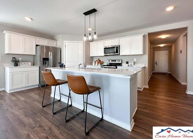 Property at 4512 Lawnwood Dr, Papillion, NE 68133, 3 beds, 2.5 baths