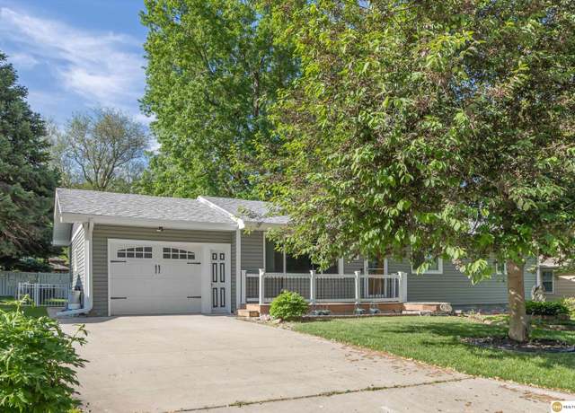 Property at 1033 W 10th St, Wahoo, NE 68066, 2 beds, 2.5 baths