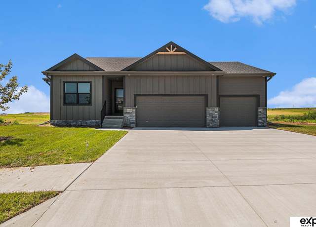 Property at 11011 S 218 St, Gretna, NE 68028, 3 beds, 2.5 baths