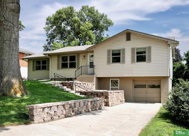 Property at 2105 S 123rd Ave, Omaha, NE 68144, 3 beds, 2 baths