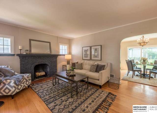 Property at 4679 Poppleton Ave, Omaha, NE 68106, 3 beds, 2 baths