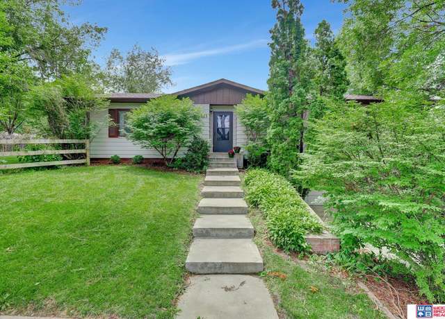 Property at 3521 Wildbriar Ln, Lincoln, NE 68516, 4 beds, 3 baths