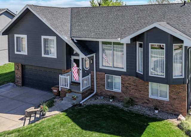 Property at 15779 N 2nd St, Bennington, NE 68007, 3 beds, 2.5 baths