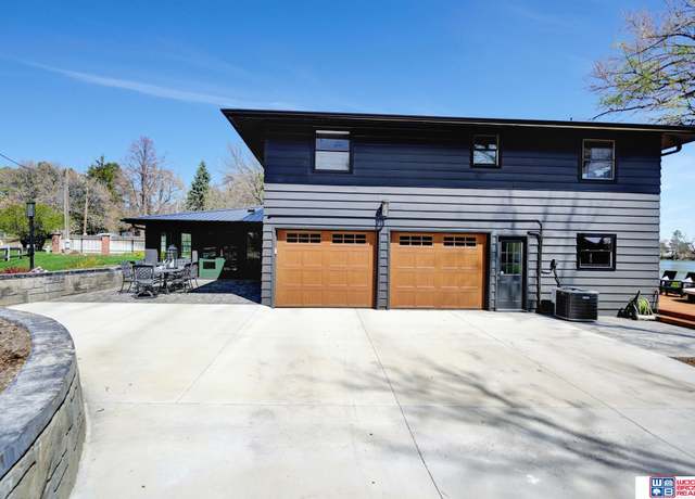 Property at 209 N Maloney Dr, North Platte, NE 69101, 4 beds, 2.5 baths