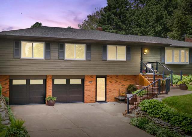 Property at 1404 S 126th St, Omaha, NE 68144, 3 beds, 3 baths