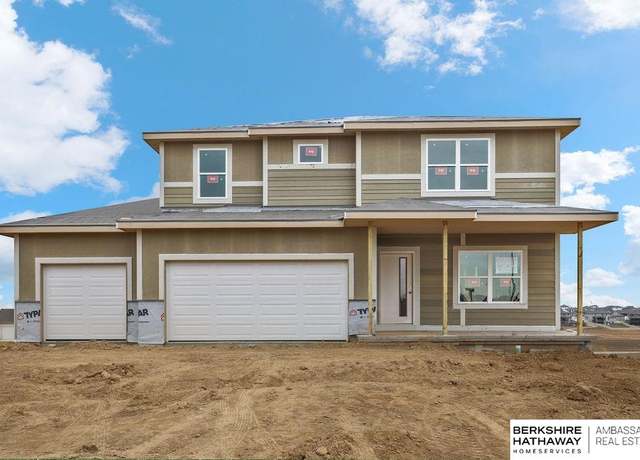 Property at 10317 S 110th St, Papillion, NE 68046, 4 beds, 3 baths