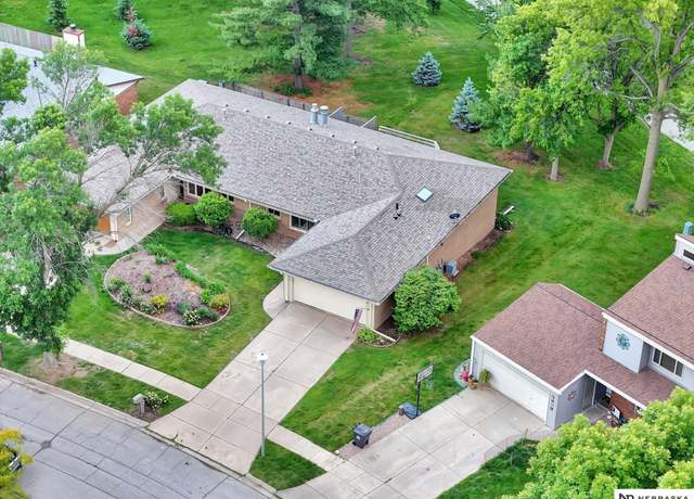 Property at 3519 Allendale Dr #1, Lincoln, NE 68516, 2 beds, 2.5 baths