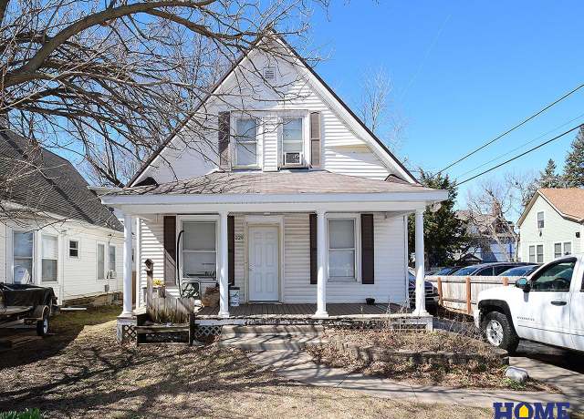 Property at 229 S 26th St, Lincoln, NE 68510, 3 beds, 2 baths