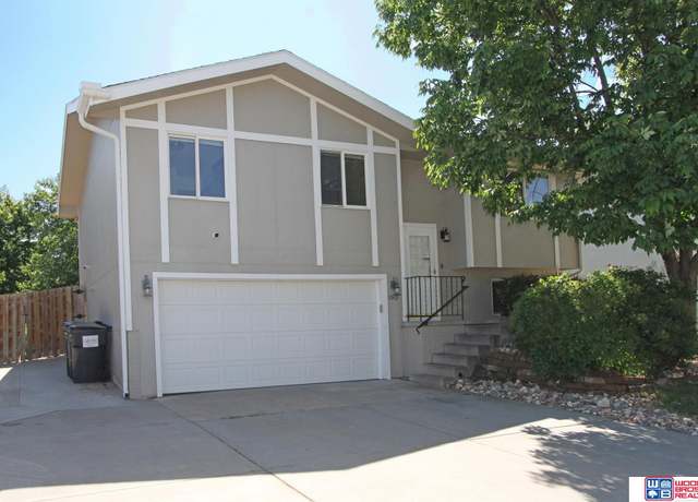 Property at 1912 SW 25th St, Lincoln, NE 68522, 3 beds, 3 baths