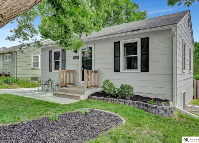 Property at 3824 S 18th St, Lincoln, NE 68502, 3 beds, 2 baths