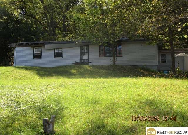 Property at 1463 US 75 Hwy, Omaha, NE 68152, 3 beds, 2 baths