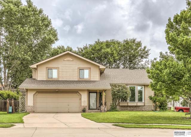 Property at 13716 Lillian Cir, Omaha, NE 68138, 3 beds, 2.5 baths