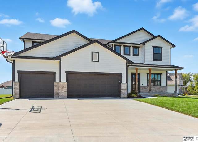 Property at 7520 N 168th Ave, Bennington, NE 68007, 4 beds, 2.5 baths