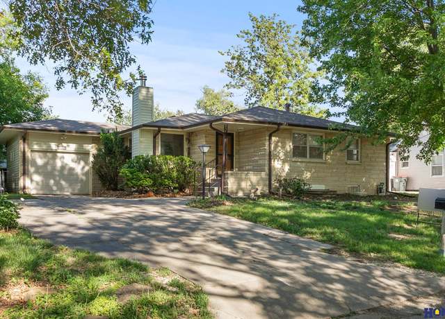 Property at 700 S 51st St, Lincoln, NE 68510, 5 beds, 2 baths