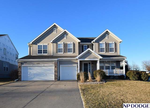 Property at 2120 Glacier Dr, Papillion, NE 68046, 4 beds, 3.5 baths