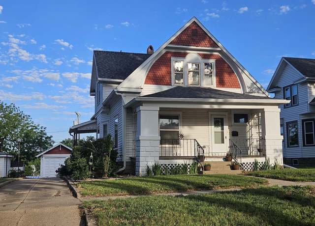 Property at 1119 H St, Fairbury, NE 68352, 4 beds, 1.5 baths