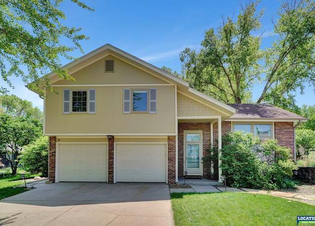 Property at 7911 Trendwood Dr, Lincoln, NE 68506, 3 beds, 3 baths