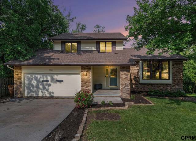Property at 13055 Brookside Dr, Bellevue, NE 68123, 4 beds, 3.5 baths
