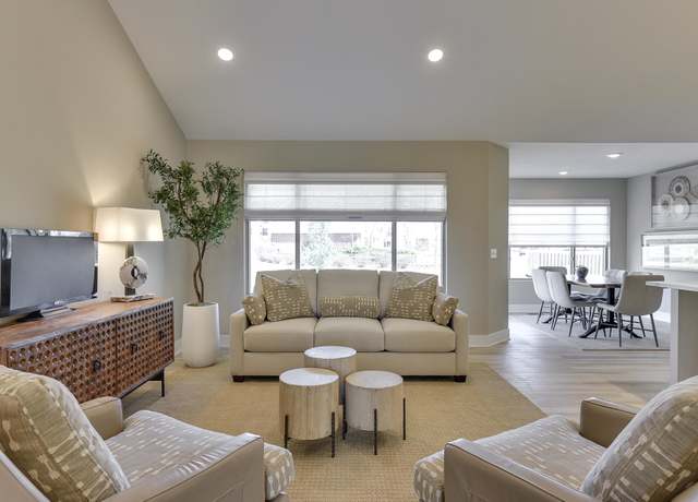 Property at 19620 Piney Creek Dr, Elkhorn, NE 68022, 2 beds, 2 baths