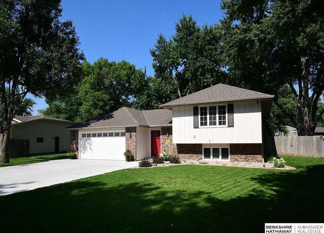 Property at 1815 Sherwood Cv, Fremont, NE 68025, 4 beds, 2.5 baths