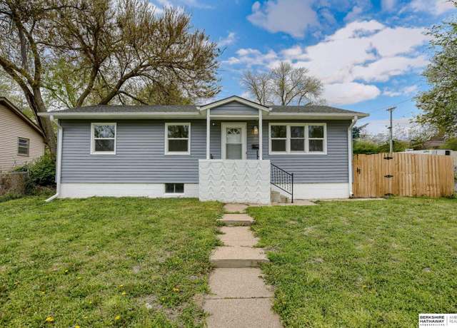 Property at 6052 Park Lane Dr, Omaha, NE 68104, 3 beds, 2 baths