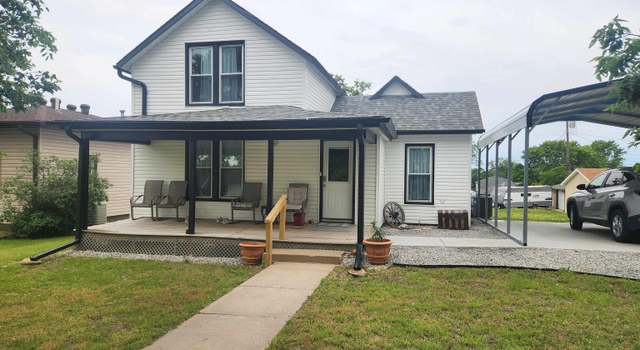Photo of 1211 D St, Fairbury, NE 68352