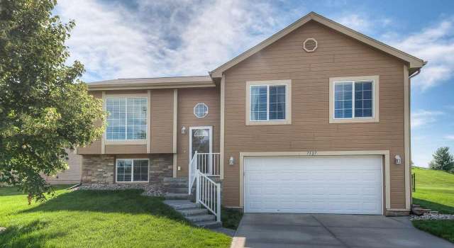 Photo of 7527 S 101st St, La Vista, NE 68128