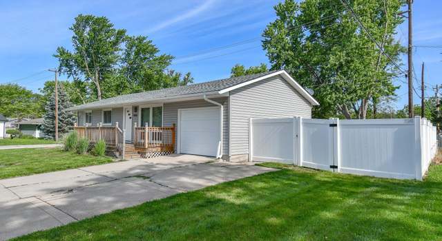 Photo of 8100 Beechwood Dr, Lincoln, NE 68510