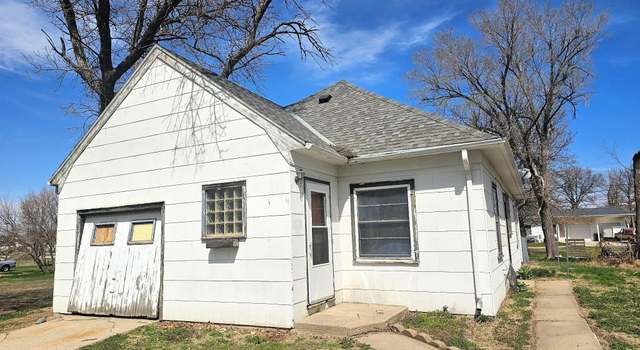 Photo of 840 D St, Geneva, NE 68361