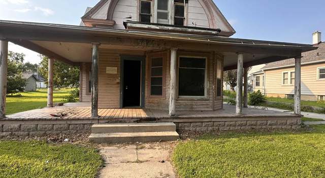 Photo of 715 7th St, Fairbury, NE 68352