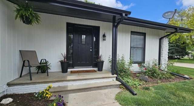 Photo of 409 Centercrest Dr, Clay Center, NE 68933