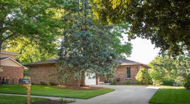 Photo of 6320 Oakridge Dr, Lincoln, NE 68516