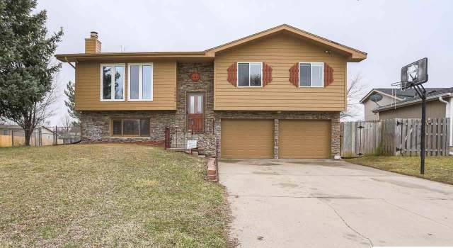 Photo of 13403 Gertrude St, Omaha, NE 68138