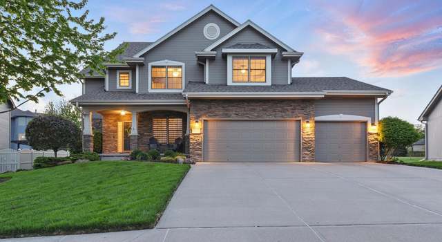 Photo of 10248 Emiline St, La Vista, NE 68128