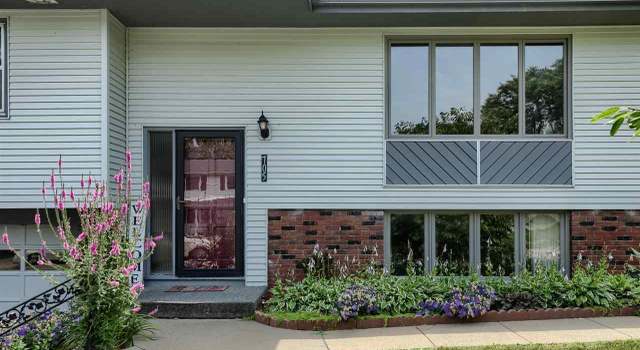 Photo of 705 Crest Dr, Papillion, NE 68046