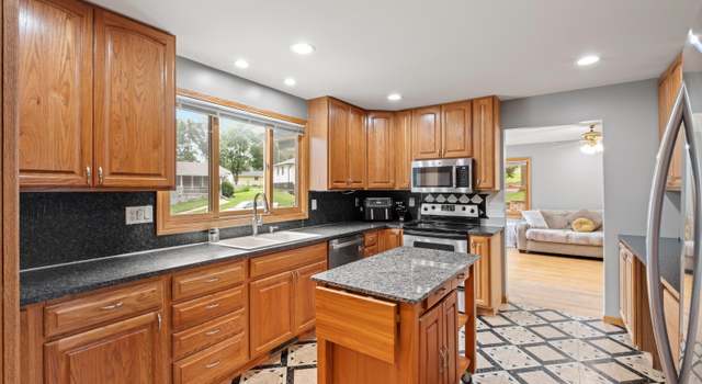Photo of 1104 Delmar St, Papillion, NE 68046