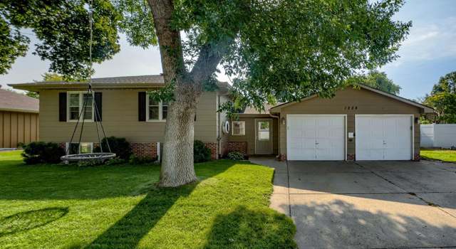 Photo of 1228 N Clarmar Ave, Fremont, NE 68025