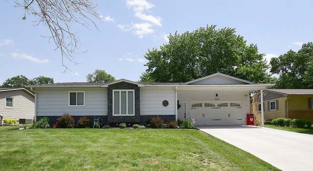 Photo of 1622 F St, Fairbury, NE 68352