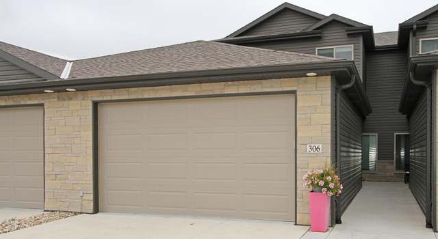 Photo of 306 Half Moon Dr, Lincoln, NE 68527