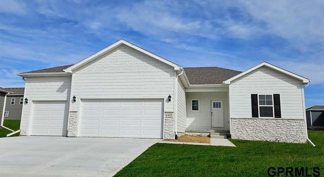 Photo of 6410 Park Crest Dr, Papillion, NE 68157