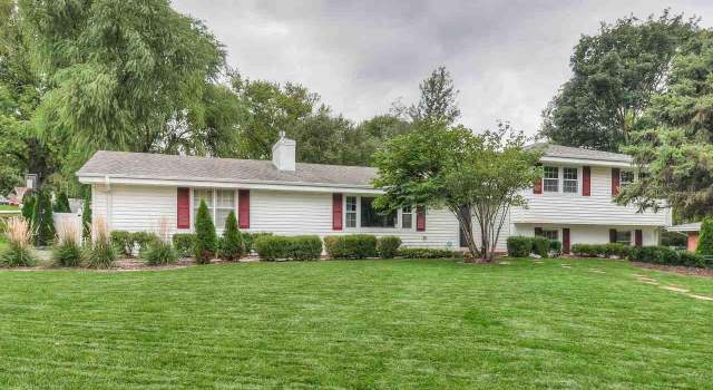Photo of 8607 Douglas St, Omaha, NE 68114