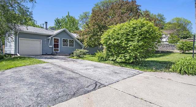 Photo of 8525 Parker St, Omaha, NE 68114