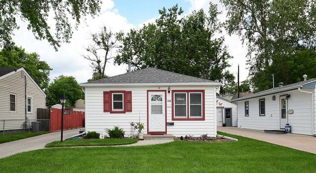 Photo of 930 Hartley St, Lincoln, NE 68521