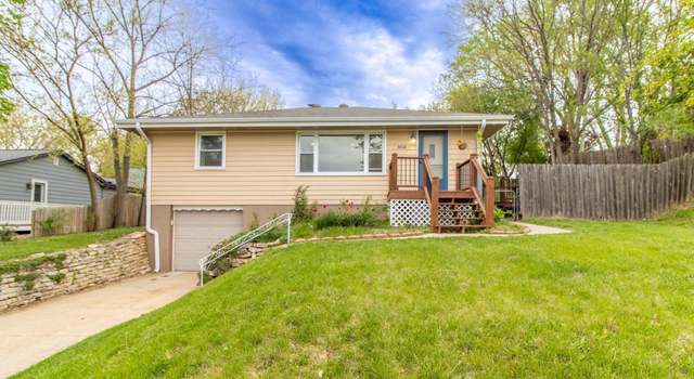 Photo of 8514 Pinkney St, Omaha, NE 68134