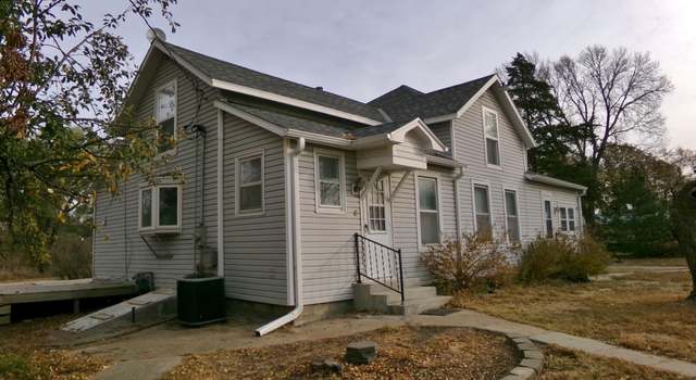Photo of 125 N Douglas St, Blue Springs, NE 68318