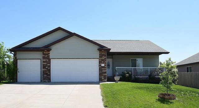 Photo of 70 Switchgrass Ln, Bennet, NE 68317