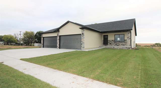 Photo of 420 Lou Dr, Hallam, NE 68368
