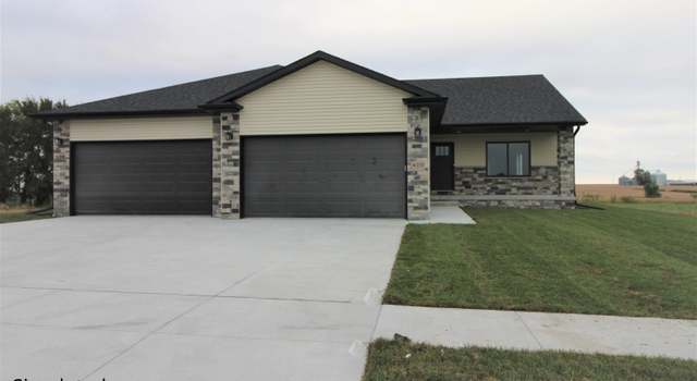 Photo of 420 Lou Dr, Hallam, NE 68368
