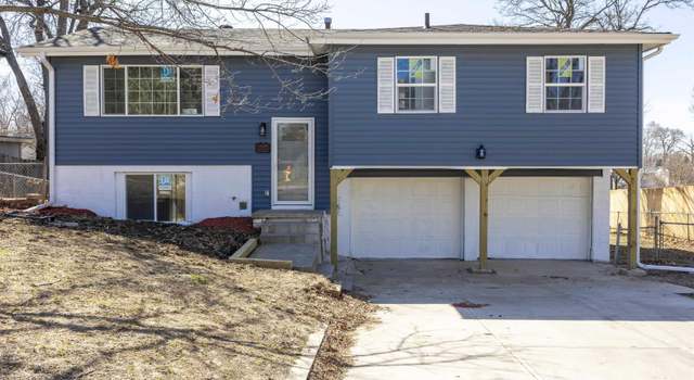 Photo of 10605 Nicholas St, Omaha, NE 68114